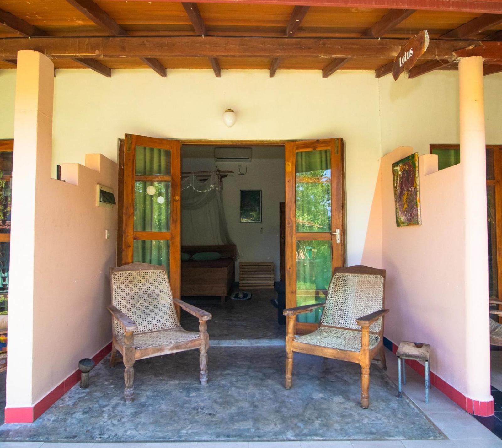 Hilltop Bungalow Hotel Mirissa Exterior photo